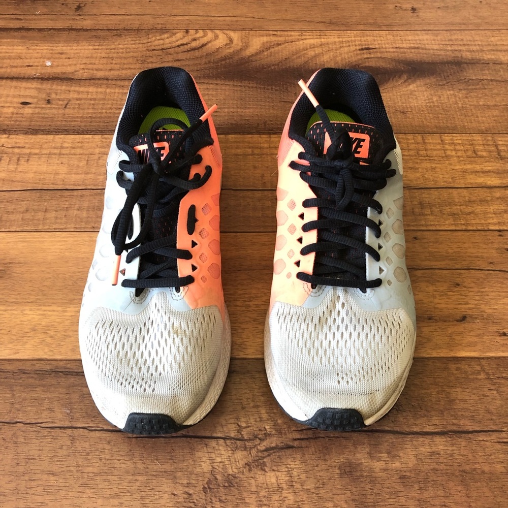 Nike AIR ZOOM Pegasus 31 Running Shoe in Coral and Gray / Black